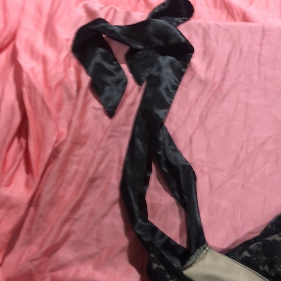 Bongo black lace overlay halter top with black satiny scarf ribbon Medium - Picture 9 of 9